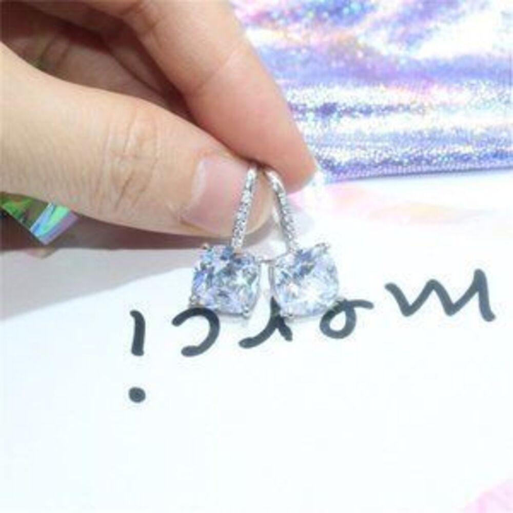 18K White Gold Cushion Diamond Drop Earrings B9